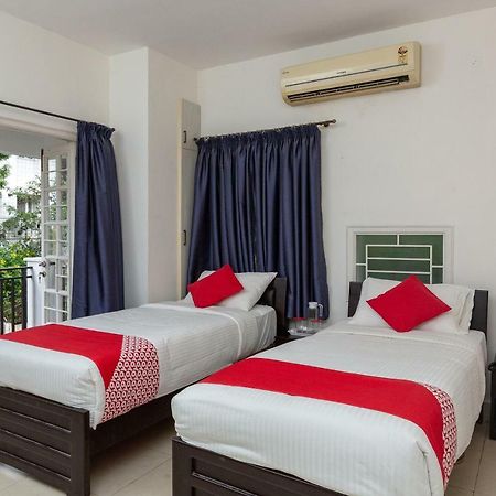 Oyo 23202 Cute Orange Service Apartments Madras Buitenkant foto
