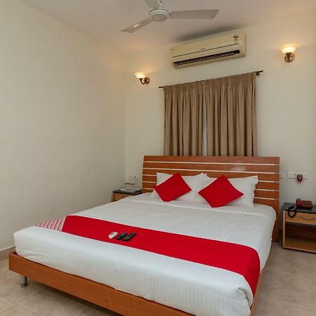 Oyo 23202 Cute Orange Service Apartments Madras Buitenkant foto