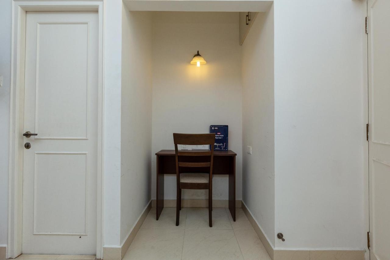 Oyo 23202 Cute Orange Service Apartments Madras Buitenkant foto