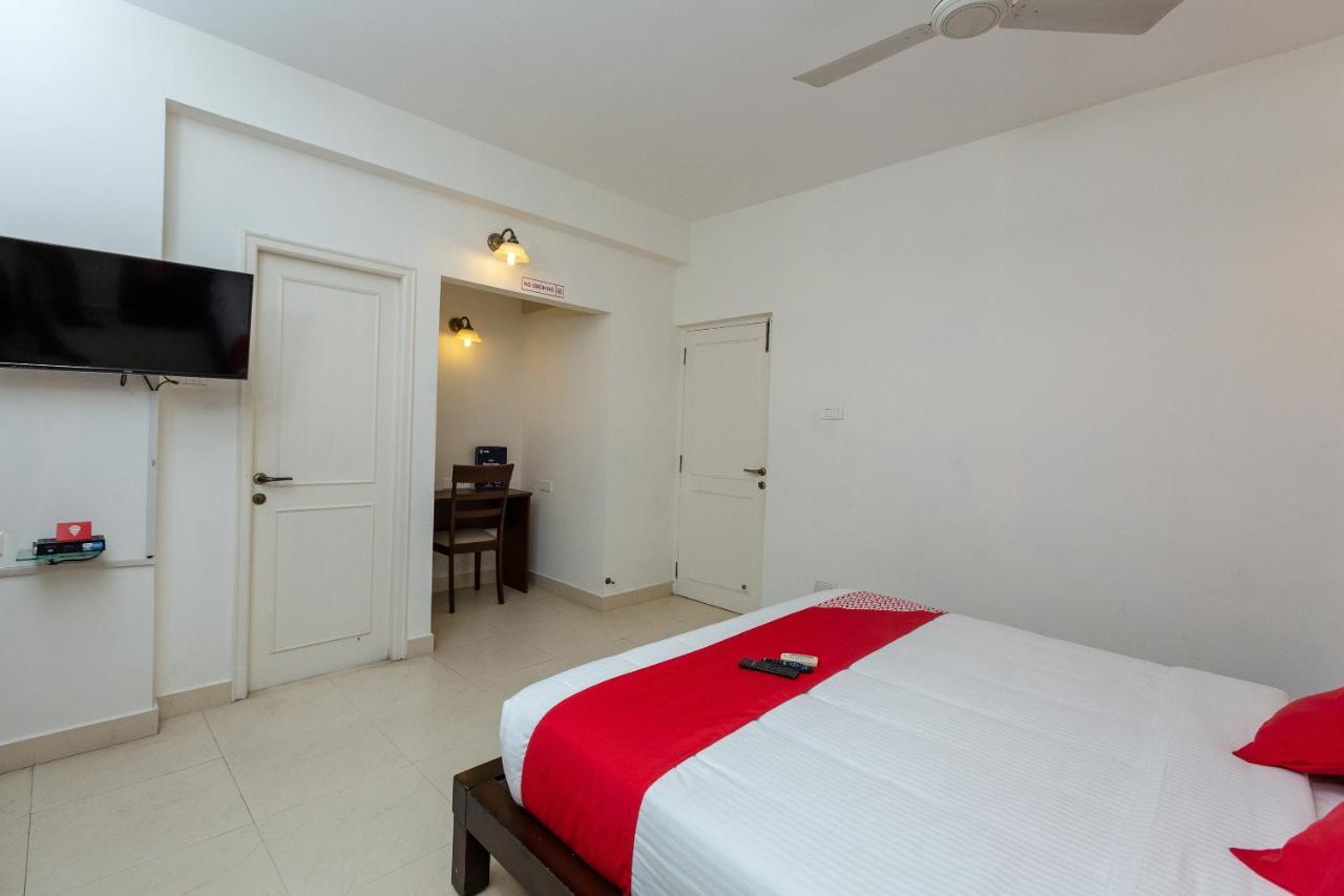 Oyo 23202 Cute Orange Service Apartments Madras Buitenkant foto