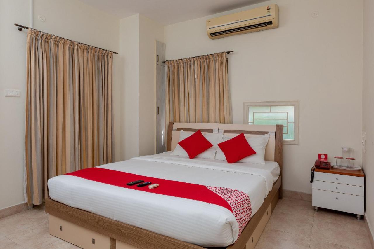 Oyo 23202 Cute Orange Service Apartments Madras Buitenkant foto