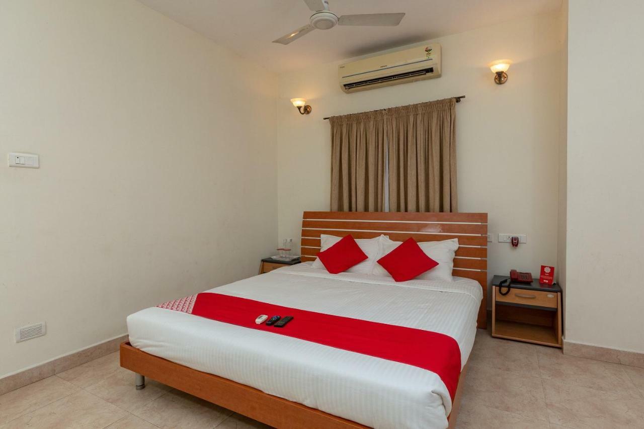 Oyo 23202 Cute Orange Service Apartments Madras Buitenkant foto